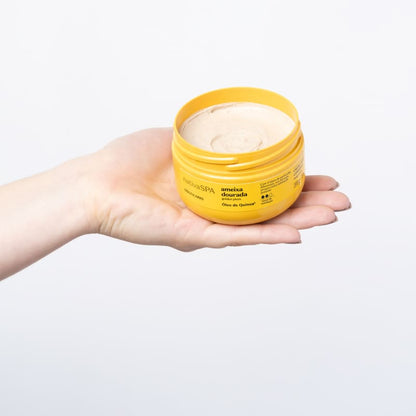 Nativa Spa Crème exfoliante pour le corps à la prune dorée, 200 g. Code : 11819                                     Avec 3 types de particules différents, sa formule procure une exfoliation puissante qui hydrate tout en exfoliant.