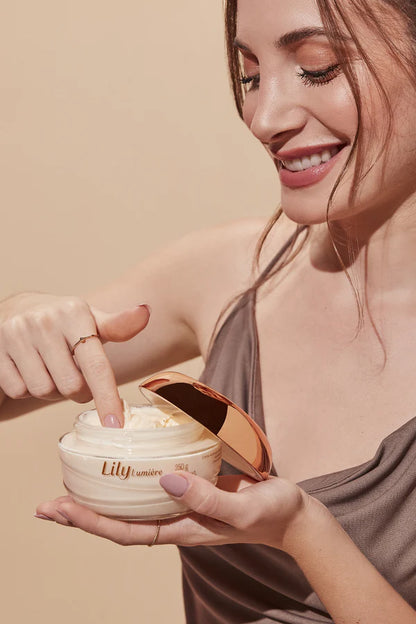 Crème hydratante satinée pour le corps Lily Lumière, 250 g