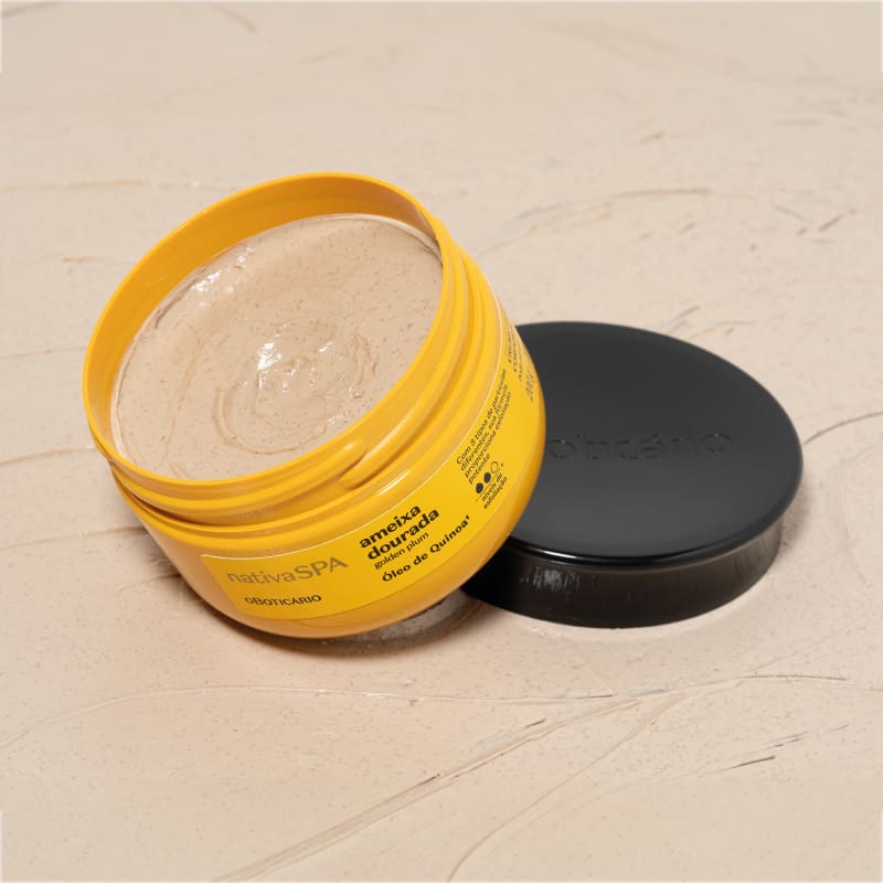 Nativa Spa Crème exfoliante pour le corps à la prune dorée, 200 g. Code : 11819                                     Avec 3 types de particules différents, sa formule procure une exfoliation puissante qui hydrate tout en exfoliant.